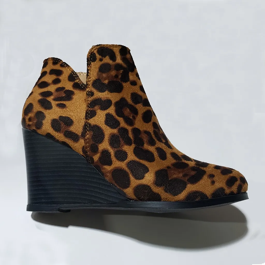 Пикантные леопардовые ботинки; женская обувь; модная женская обувь; популярные Гламурные ботильоны для девушек; полусапожки на танкетке с молнией; ботинки