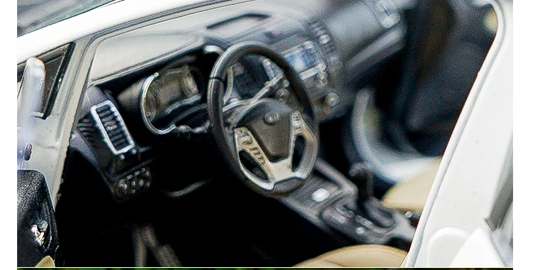 1:18 KIA K3 легированная модель автомобиля статические высокой моделирования металлические модельные автомобили с оригинальной коробкой