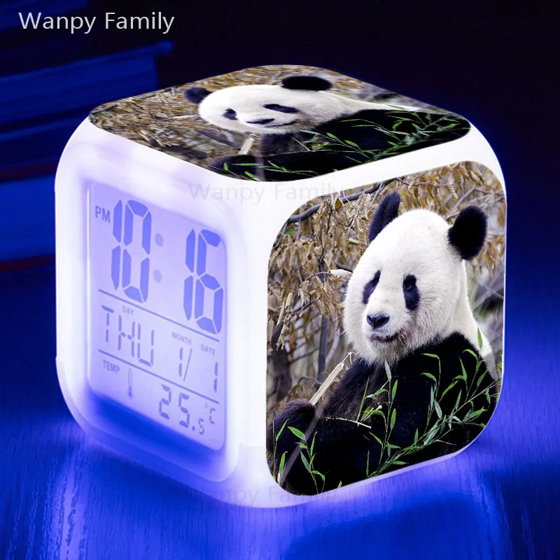 Very Lovely Panda Alarm Clock 7 Color Glowing Multifunctio Alarm Clock LED Big screen Touch Sensing Digital Flash Watches Clock - Цвет: Зеленый