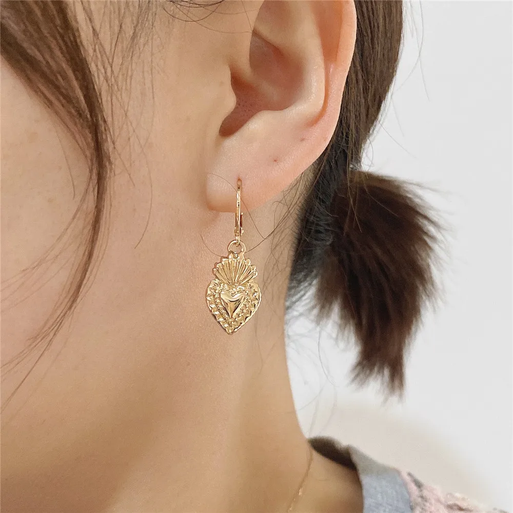Gorgeous Gold Color Plating Textured Sacrificed Heart Charm Hoop Earrings For Women Lovely Girly Elegant Romantic Accessory hoop earrings,golden earrings