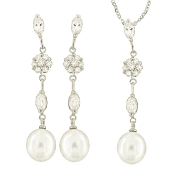 

Set in sterling silver 925mls. With crimping in zircons high quality and cultured pearl in freshwater 8mm.