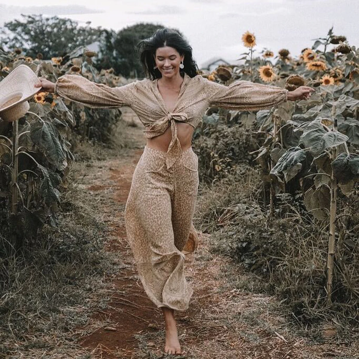 

Wild Thing Tie Top Classic Animal Print Blouse Shirts Cotton Casual Boho Shirt 2019 Summer Beach Crop Top Blouses Blusas