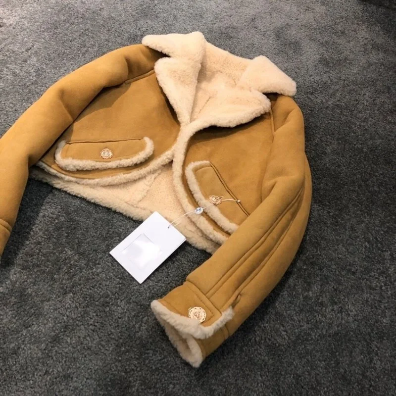 Рисунок 5 - Женская короткая куртка из натуральной овчины