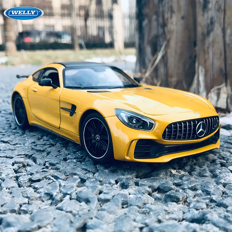 Желтая модель автомобиля Welly 1:24 Mercedes AMG GT R из сплава отлитые и игрушечные