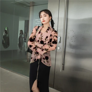 

Retro scarf printed shirt niche tops 2020 autumn design sense long-sleeved shirt trend