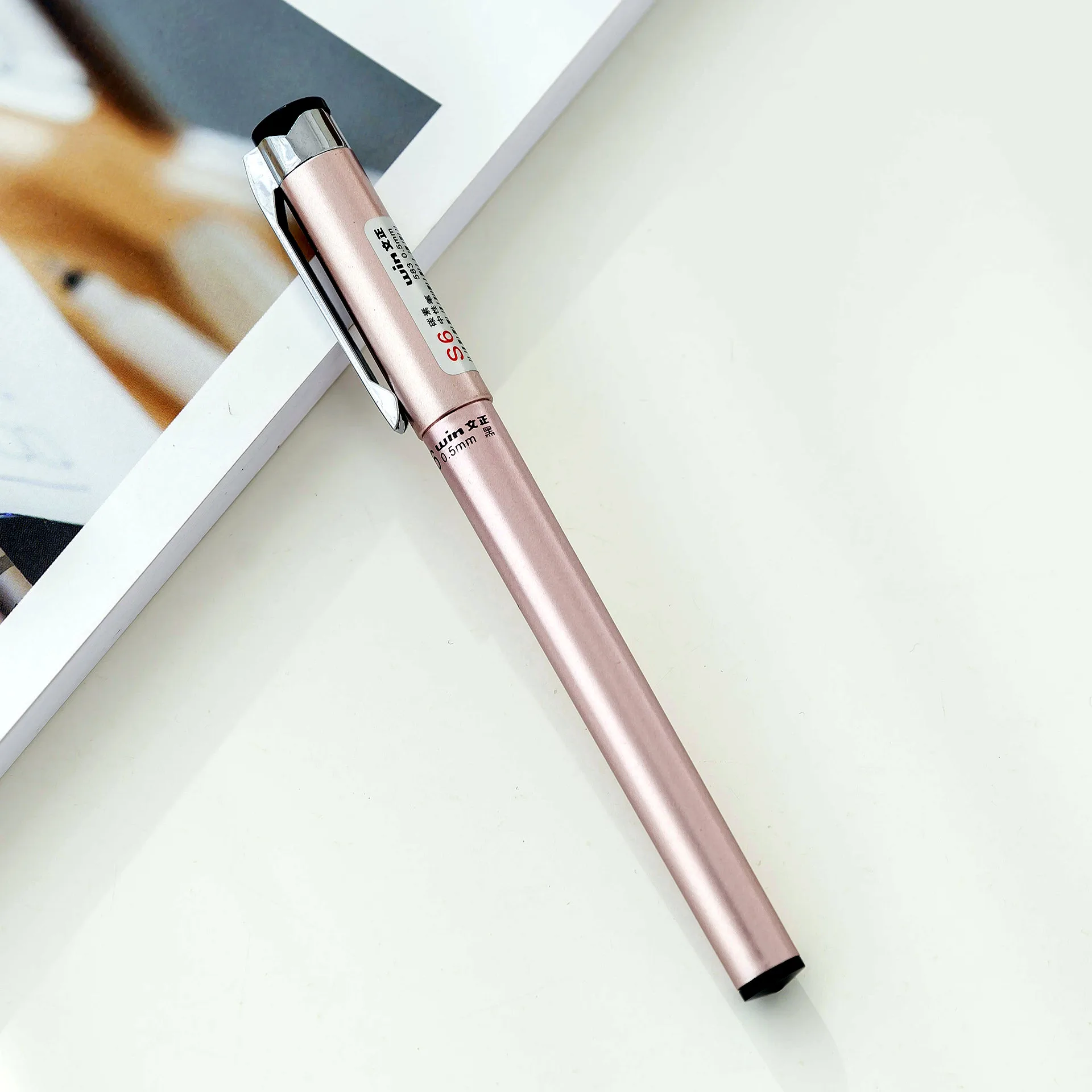 

Business Signature Neutral Pen Male and Female Students Neutral Pen Black Carbon Pen 0.5mm Office
