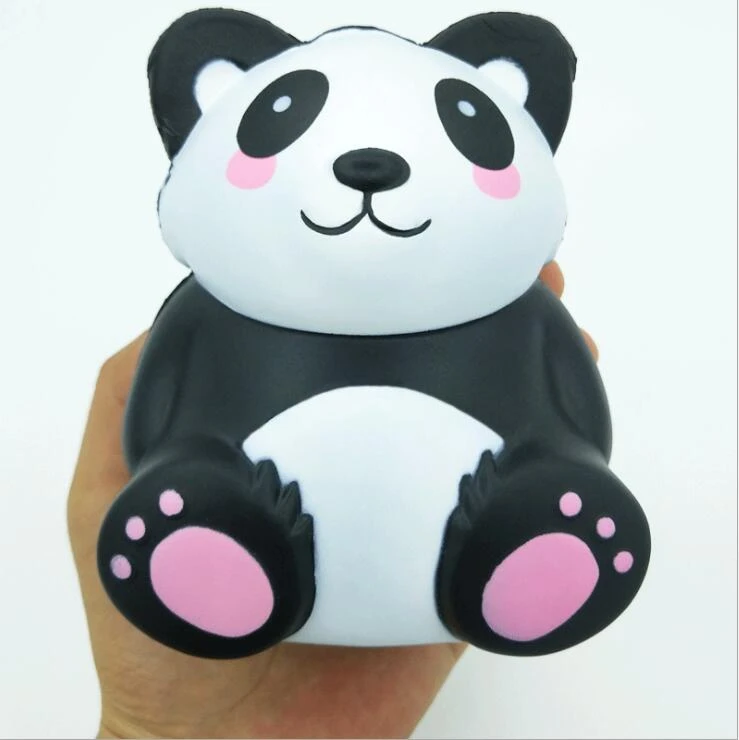 パンダのスクイーズです。とても古いものなので大変汚れています。