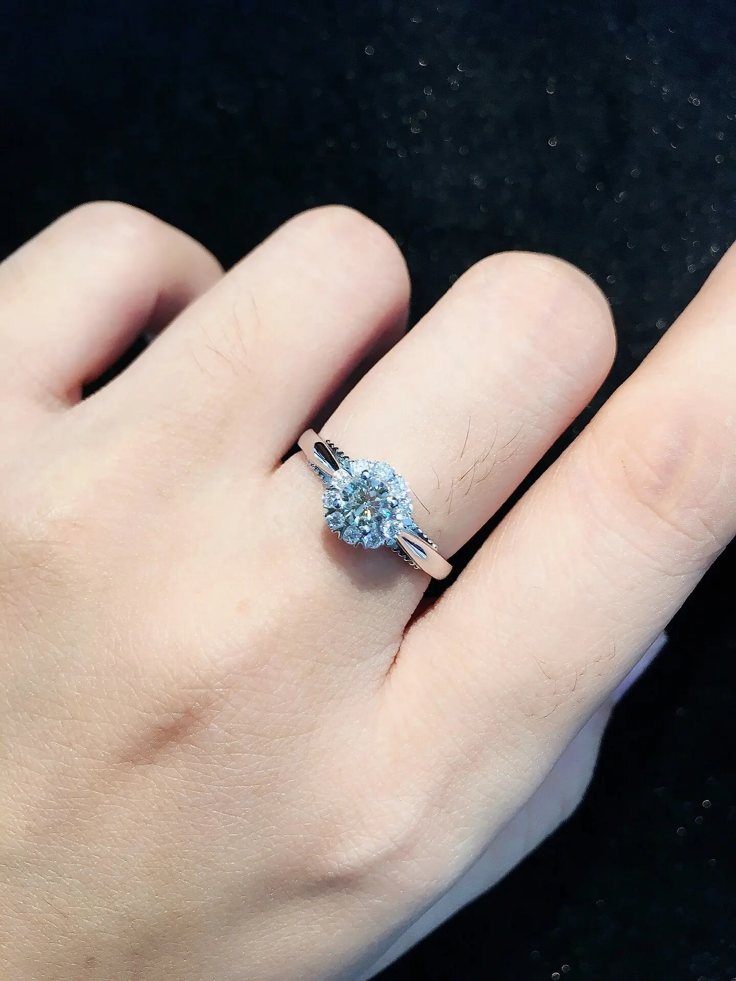 Рисунок 4 - Кольцо из чистого золота с натуральным бриллиантом