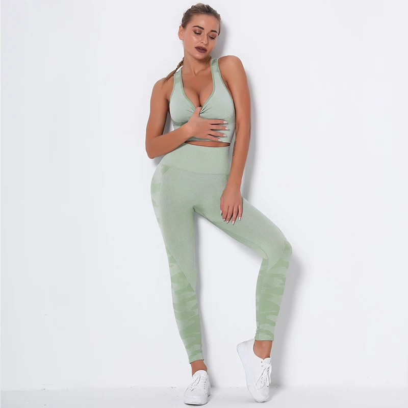 18667223221_1824471394