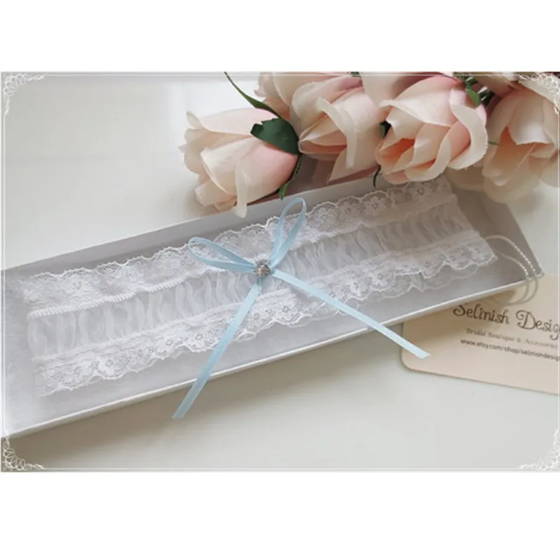 Белая свадебная подвязка с синим бантом|Подвязки| |
