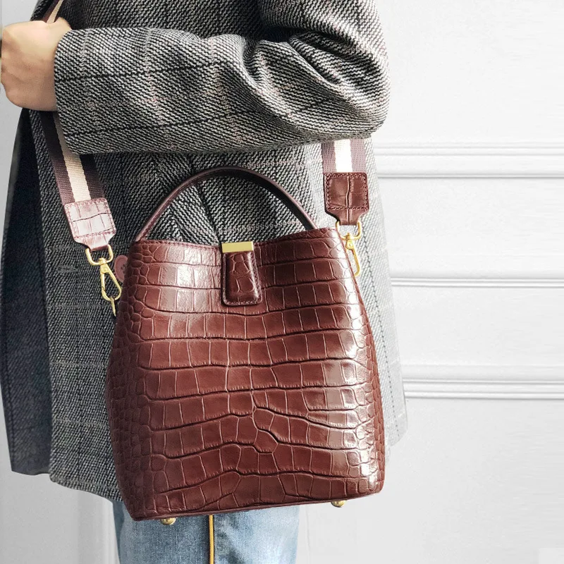 

Recreational Hand-held Slanting Single Shoulder Bag with Crocodile-pattern Bucket on Head Layer