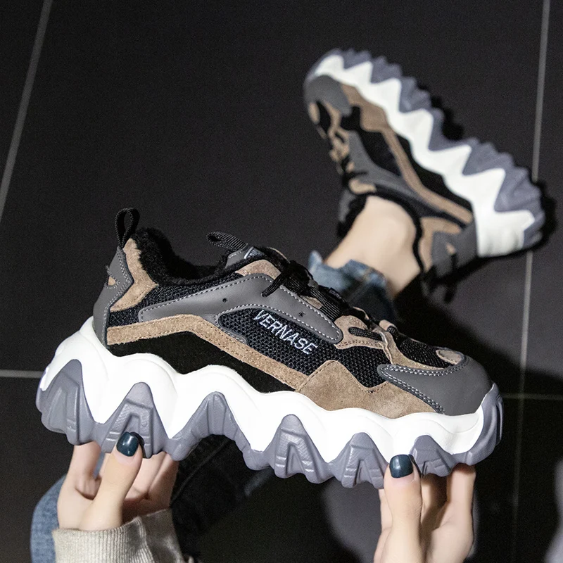 Женские кроссовки с высоким массивным верхом модные черные высокой подошвой