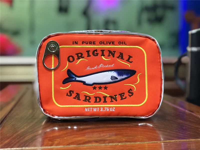 Novelty Retro Canned Sardines Style Cosmetic Bag Animal Makeup Bags Cute Portable Bath Travel Sack Women Handbags New