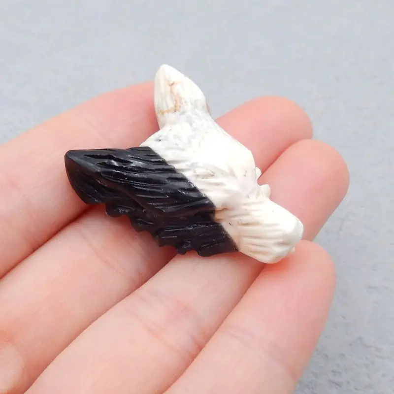 Ожерелье из натурального обсидиана и Howlite с резной головой волка 36x23x14 мм 11 г |