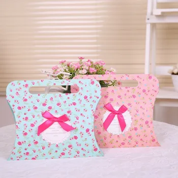 

wedding favor candy box -- Colorful Pillow Boxes Party Favors Baby Shower Favour Gift Bags with Handle sweet box 50pcs/lot