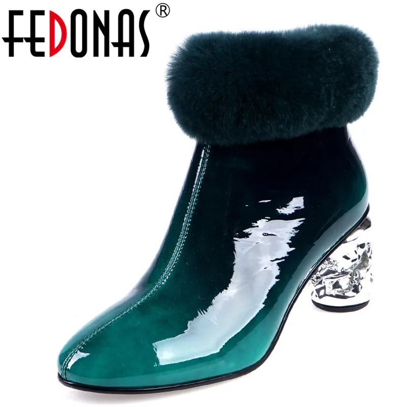 FEDONAS/пикантная обувь для танцев на высоком каблуке; женские ботинки «Челси» большого размера; теплые женские ботильоны из лакированной коровьей кожи с кроличьим мехом