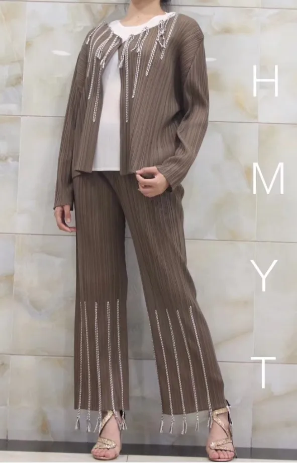 Miyake fold модное пальто с длинными рукавами и круглым вырезом+ однотонные штаны костюм из двух предметов с кисточками