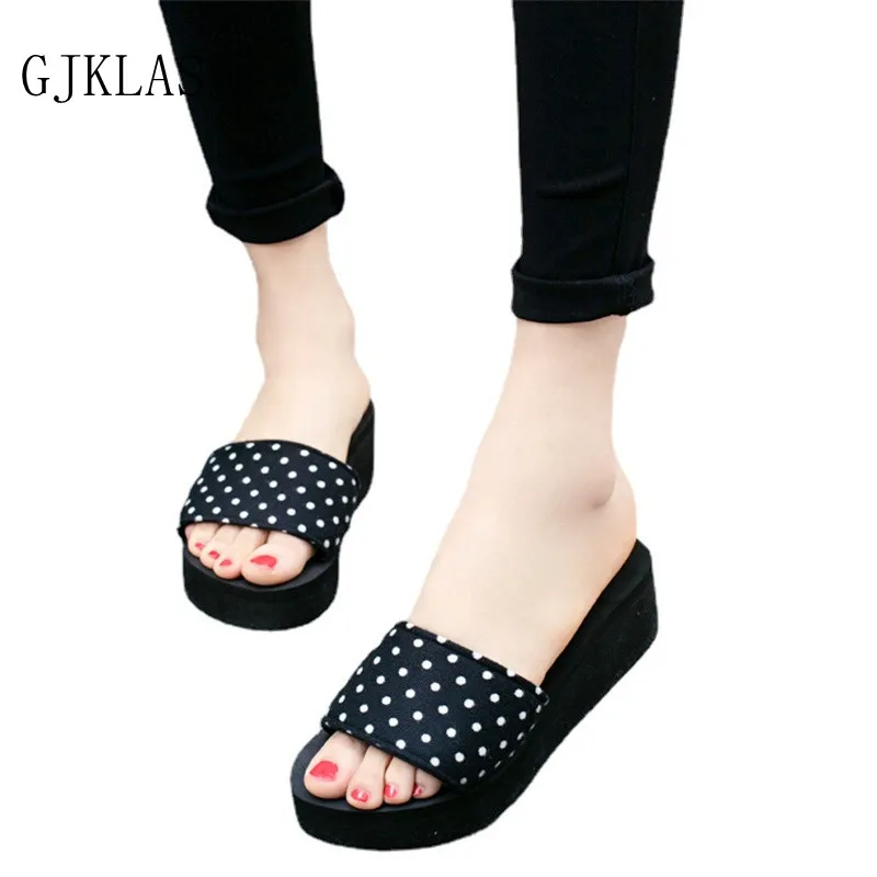 

Wedges Heels Women Beach Slipper Platforms Slides Summer Fashion Women Slippers Sandals Comfy Platform Shoes Ladies Slippers