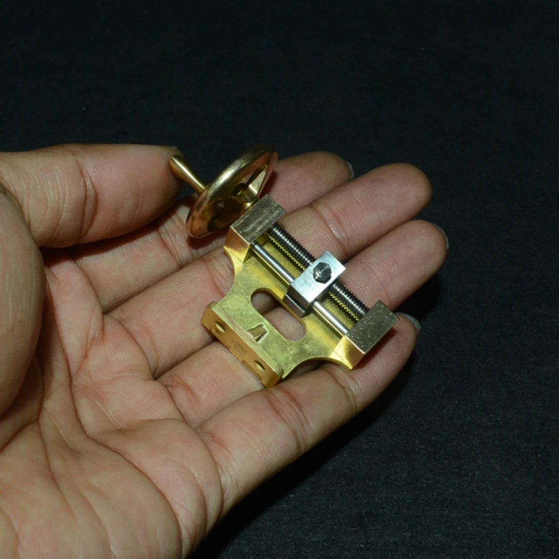 60 X 28 X 40mm Mini Steam Engine Handwheel 2