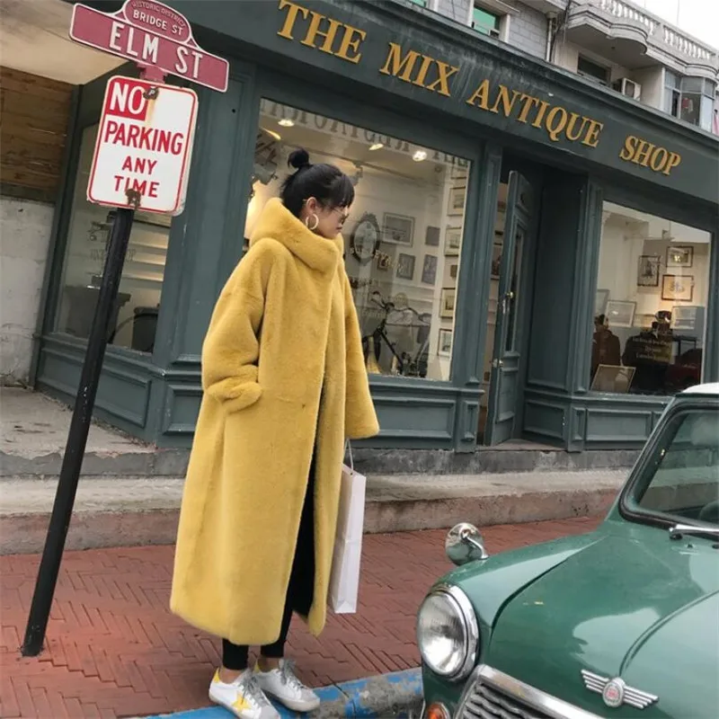 

A new autumn/winter 2019 Korean version of mink fur thickened plush loose-fitting hat coat woman
