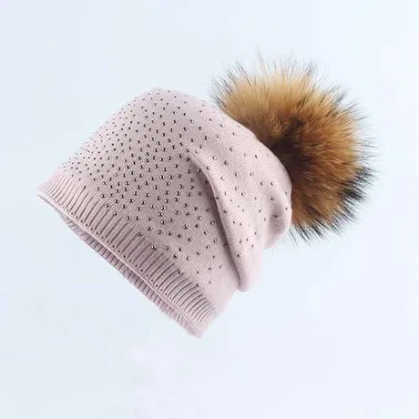 Женские зимние шапки со стразами Skullies Beanies для дам большой настоящий помпон из меха енота Шапка кашемировая шерсть вязаная круглая шапочка - Цвет: Розовый