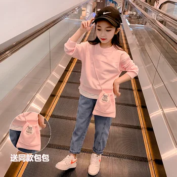 

Girls net celebrity suit vibrato with the same paragraph 2020 early spring children's sports sweater casual jeans two-piece suit
