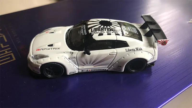 Классический 1: 64 Масштаб литья под давлением сплав металла GT-R R35 автомобилей миниатюрный моделирование изысканный статическая модель автомобиля сувенир коллекция