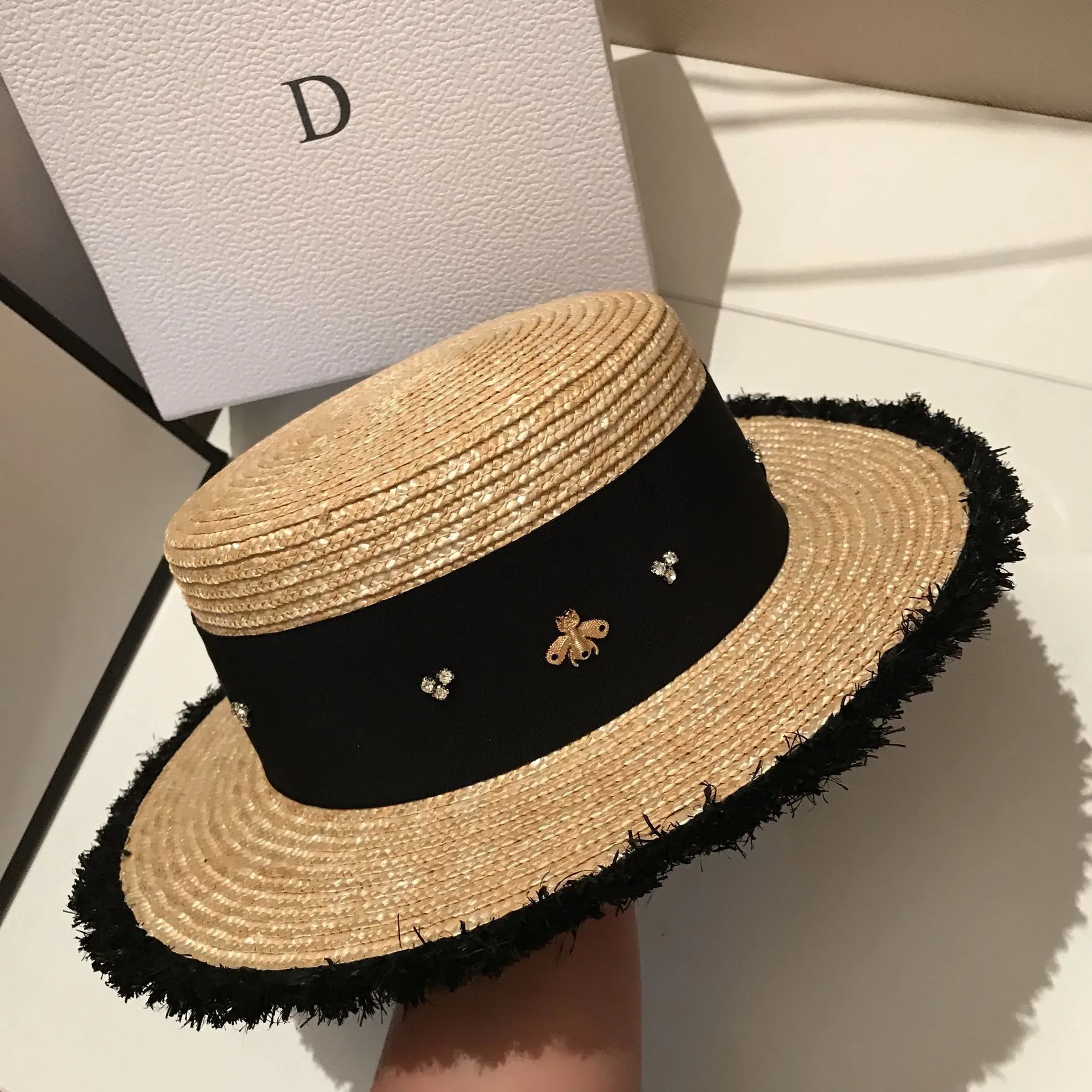 Ladies Sun Fedora Hats Small Bee Straw Hat European And American Retro Hat Female Sunshade Flat Cap Visors
