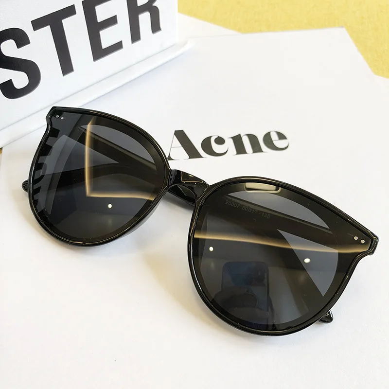 12804592404_1820445784