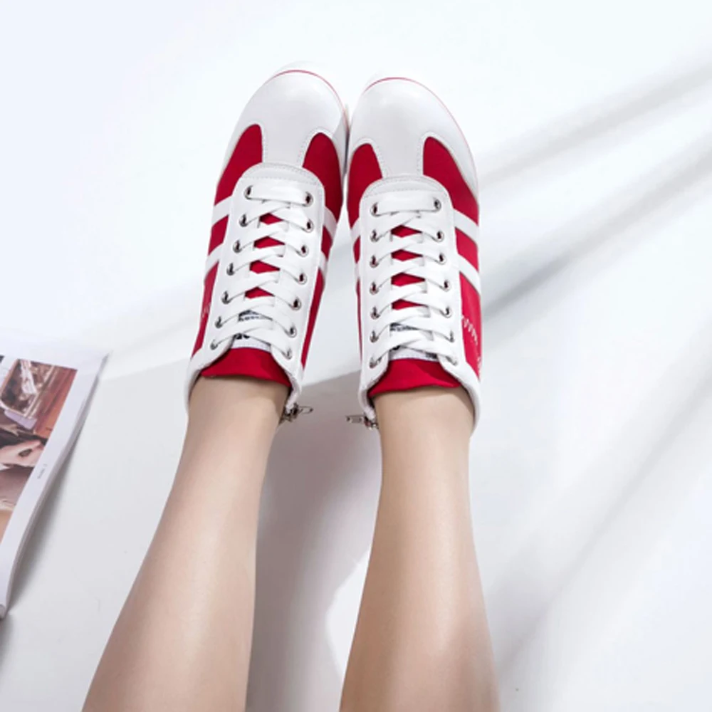 Женская обувь на танкетке; женские красные кроссовки на очень высоком каблуке и платформе; коллекция года; модная парусиновая обувь; Klapki Na Platformie