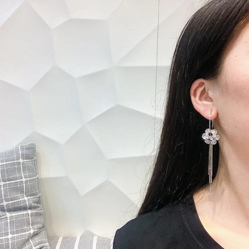 Преобладают новые продажи корейские Гипербола стильные Изящные Кристальные цветы Женские Висячие серьги Джокер длинные серьги с металлическими кисточками
