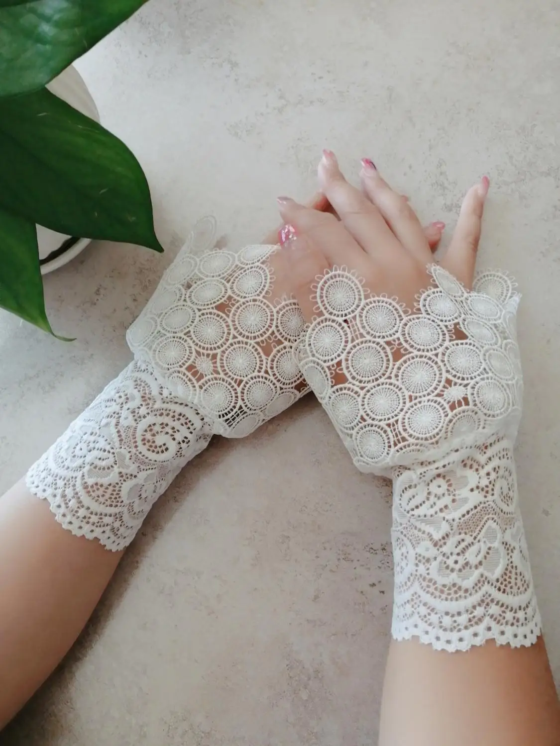 

Hand Sewing Delicate Lace Trim Gloves,Elastic Jacquard Fingerless Wrist Ladies' Gloves Prom Party Evening Accessories