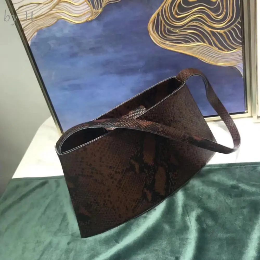 

by H September Newest Sneak Print Korean Designer Shoulder Bag Top Handle Women's Vintage Purse Luxury Bolsa Feminina Tote Bag