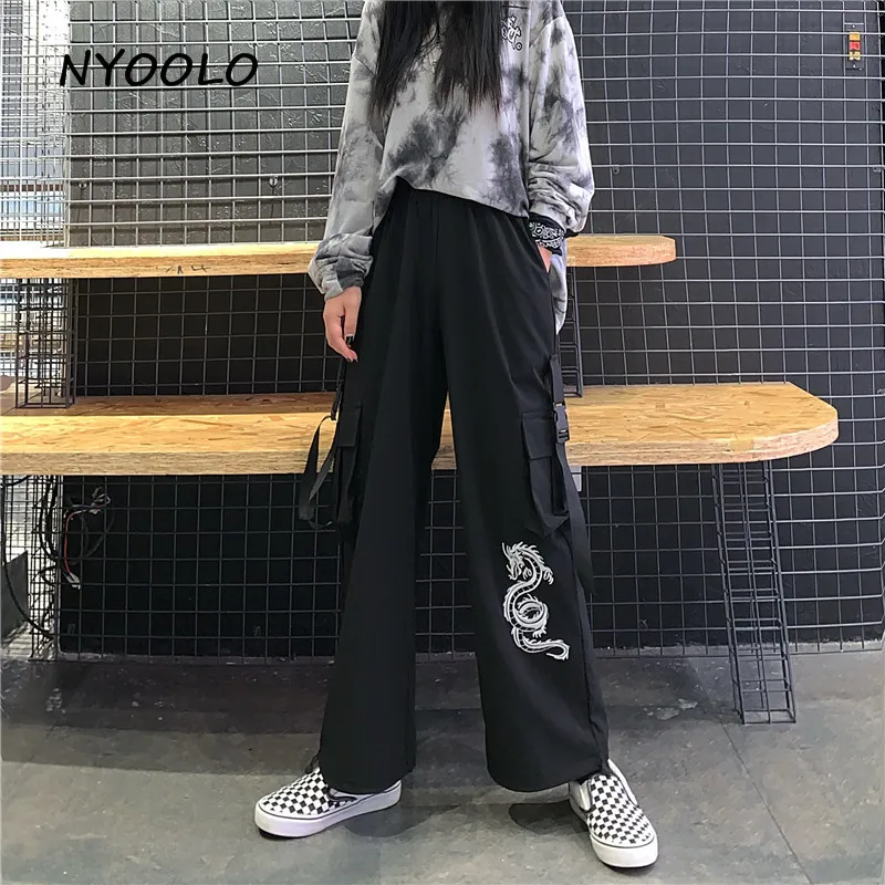 NYOOLO Harajuku уличная вышивка дракона Большие Штаны карго с карманами осенний термоусадочный комбинезон брюки с эластичной резинкой на талии для мужчин и женщин