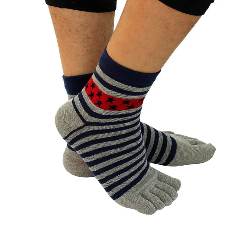 Серый Men Colorful Stripe Socks Fashion Cotton Five Fingers Toe Deodorant Business Casual Europe Funny Socks - Цвет: Серый