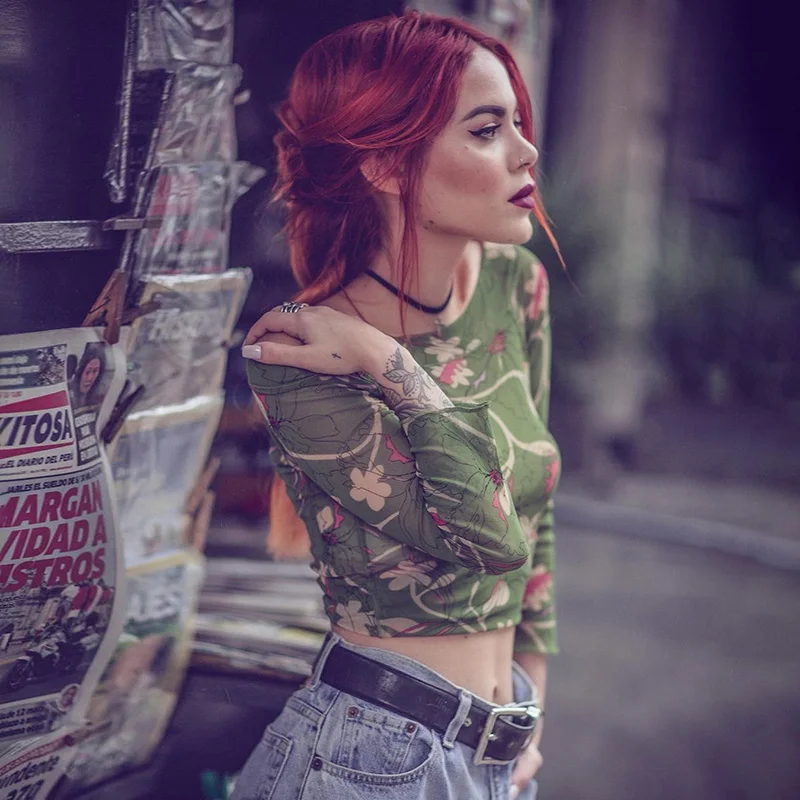 

Europe and the United States 2019 autumn new round neck flowers mesh long-sleeved one word shoulder slim short T-shirt