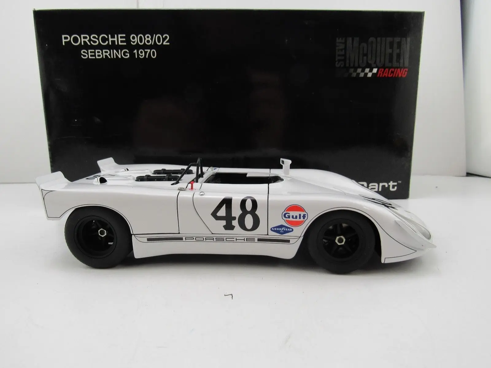 1/18 AUTOart ポルシェ 908/02 スティーブ・マックイーン オートアート 1970 ポルシェ 908/02 スティーブ・マックイーン