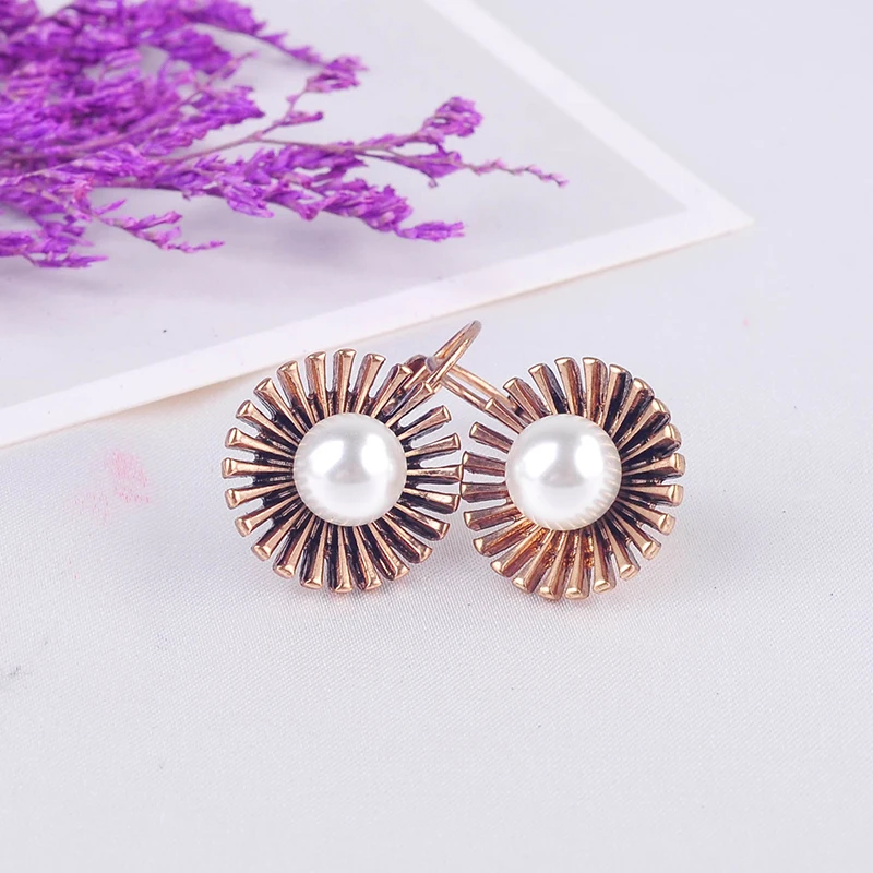 

Vintage Gold Color Unique Imitation Pearl Flower Drop Earrings For Women Gifts Fashion Ear Hook Jewelry Wholesale