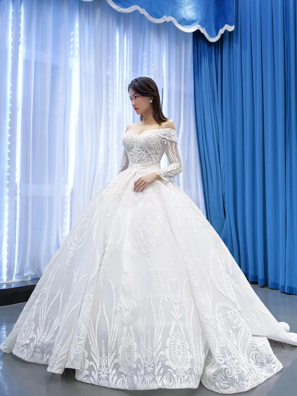 『Cheap!!!』- Luxury Dubai Arabic Dubai Wedding Dresses Lace Long
Sleeves Sheer Neck Applique Wedding Bridal Gowns Formal Wedding Party
Dress