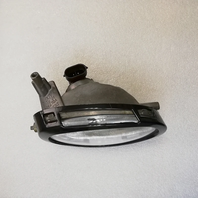 进口马自达3前雾灯 (2)