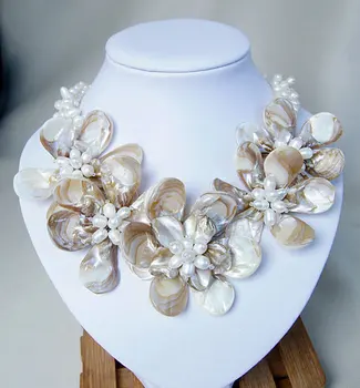 

2018 New Arrival Beige shell flower choker necklace for women