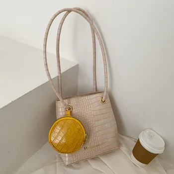 

Large-capacity bag women 2020 new Korean version of the contrast tote bag niche design shoulder bag women handbags