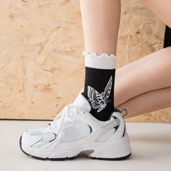 

2020 Hot Butterfly Print Cartoon Cute Socks Japanese Kawaii Harajuku Streetwear Long Socks for Women Black White Ruffle Socks
