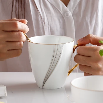 

White European Luxurious Ceramic Office Coffee Cup Creative Nordic Luxury Bone China Tea Saucer Spoon Set Copos Crockery E5BD