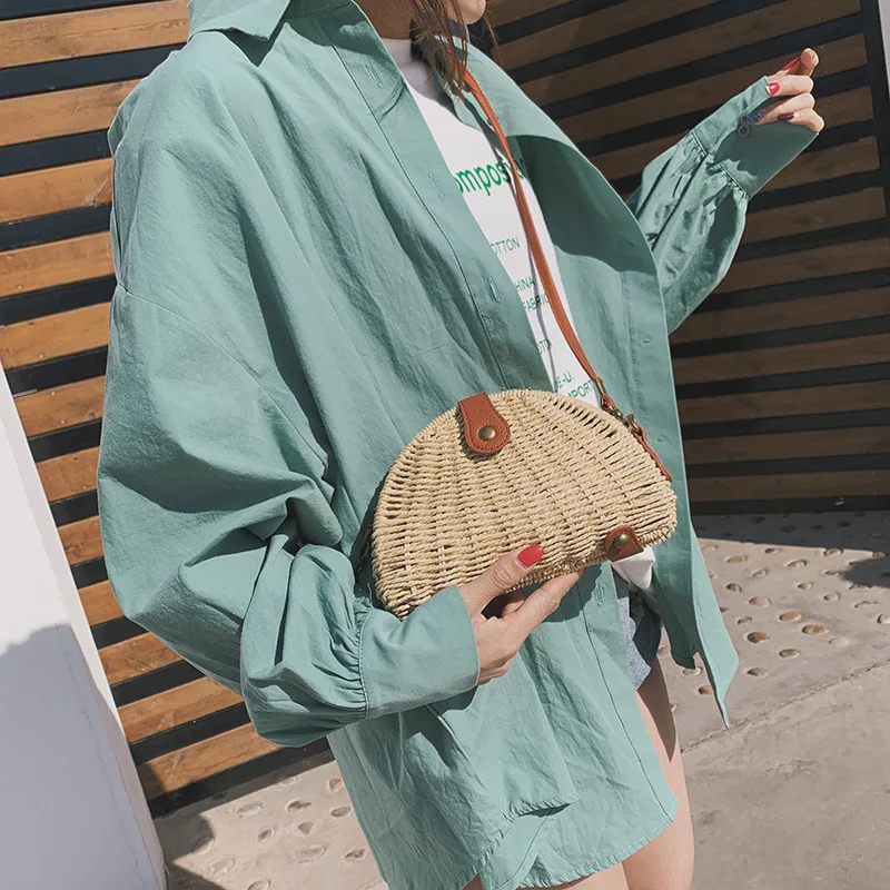 

2019 new summer straw bag Hawaii pillow woven semicircle lock shoulder slung bag