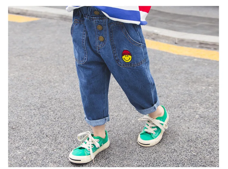 Весенняя детская одежда в Корейском стиле; стиль для мужчин и женщин; Детские универсальные модные ковбойские брюки темного цвета с вышивкой