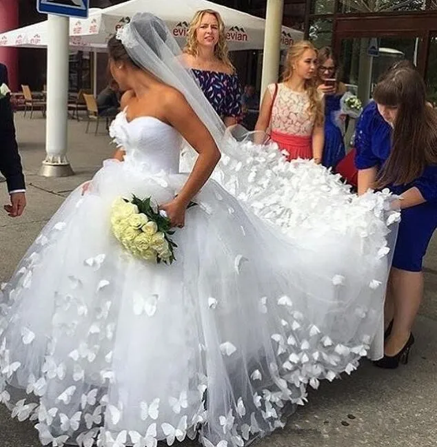 

2019 amazing 3D butterfly Appliques Court Train Princess tulle Wedding Dress Sweetheart Dubai Arabic boho princess Wedding Gown