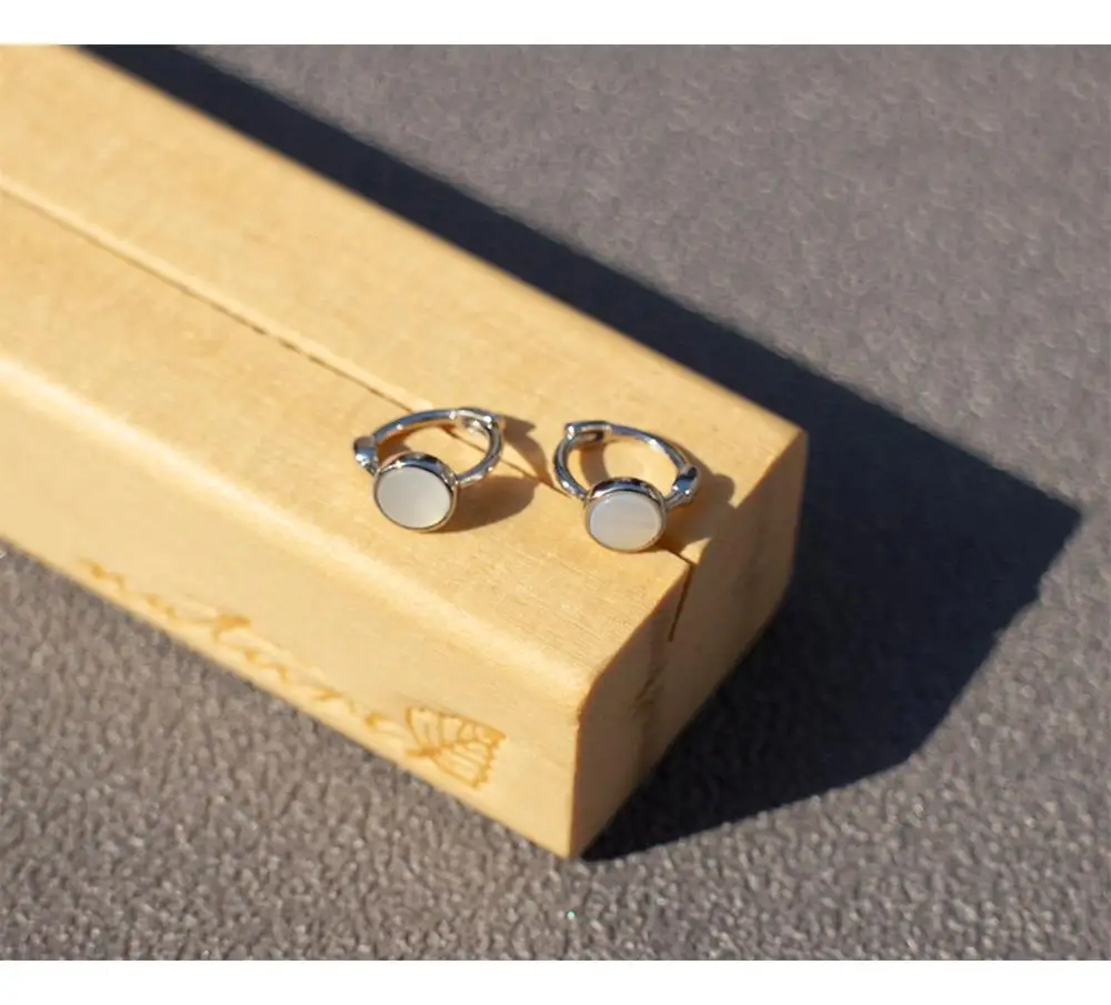 Серьги из стерлингового серебра 925 пробы, модные, белые, в форме капли, глазурь, круг, маленькое кольцо для ушей, Пряжка для ушей, милый тренд, серебряные серьги для мальчиков и девочек