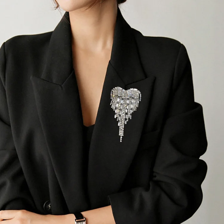 

Europe And America Fashion Exaggeration Rhinestone Heart Modeling Brooch Cool Long Tassels Corsage Suit Jacket Accessories Women
