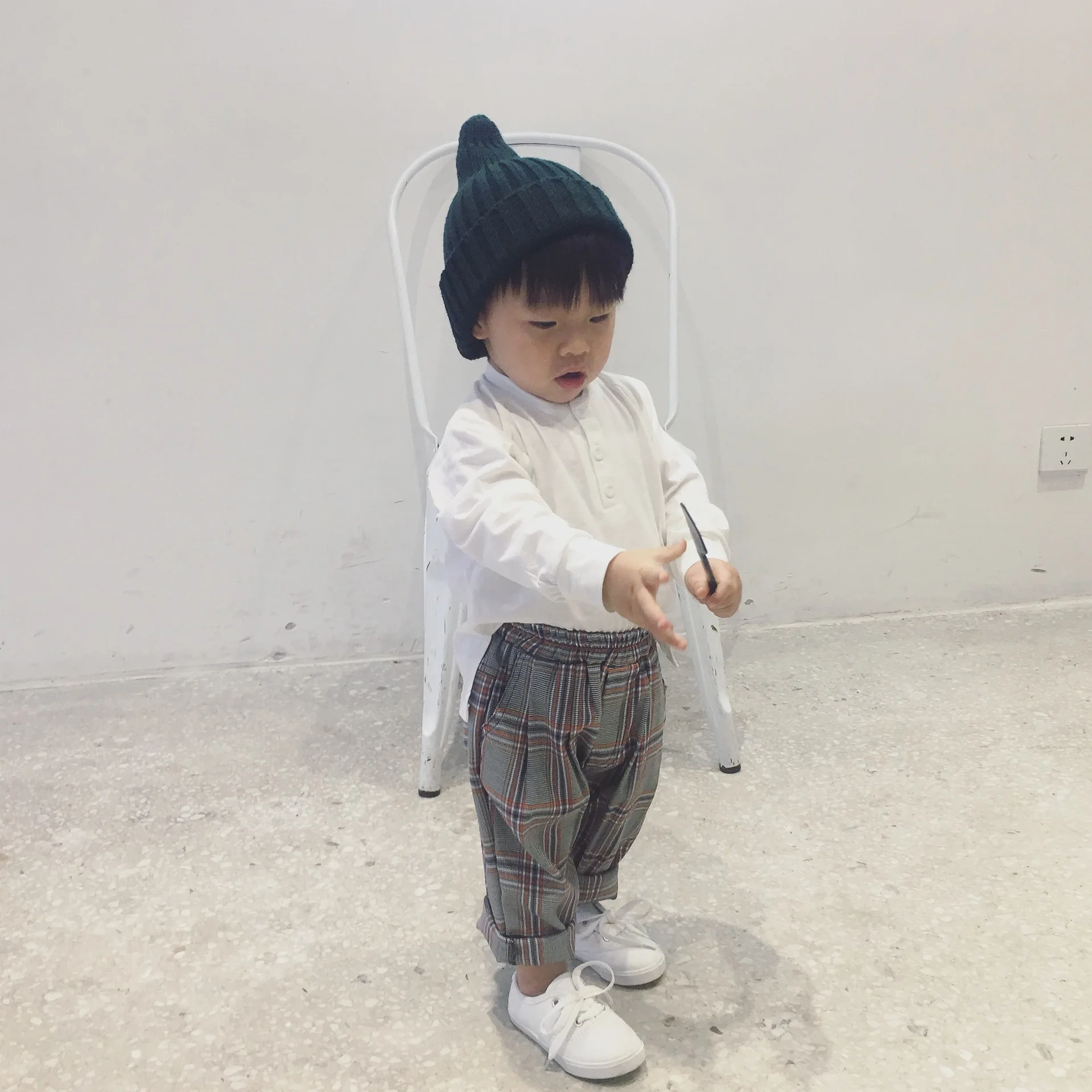 Новая Осенняя эластичная хлопковая футболка для мальчиков и девочек, четыре цвета, повседневный детский топ в Корейском стиле